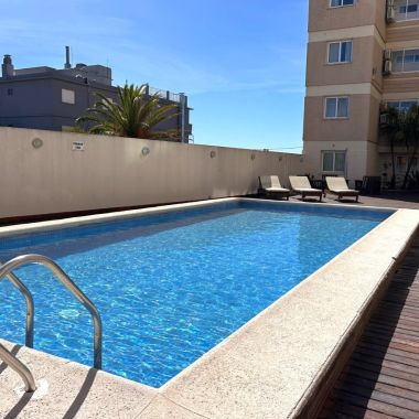 Piscina OUT con amplio solarium